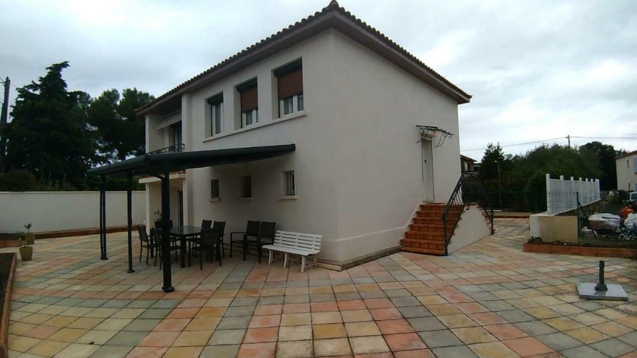 Maison De Charme Castries Esterno foto